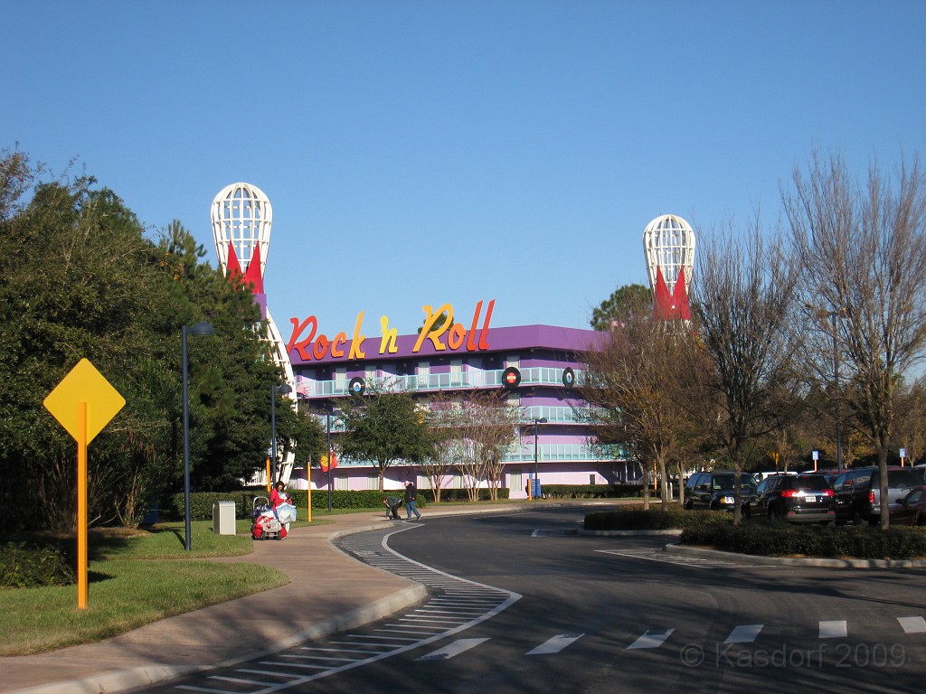 Disney 2010 D1 0591.jpg - January 9-11, 2010 Disney World Florida. Went to run the marathon. Saturday, fly down, check in, go to Expo to pick up packet, then to see Blue Man Group in the evening.